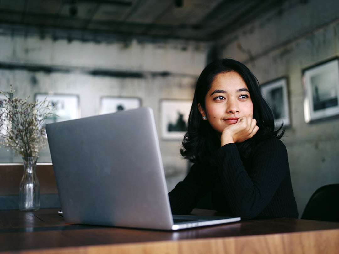 Wanita Laptop