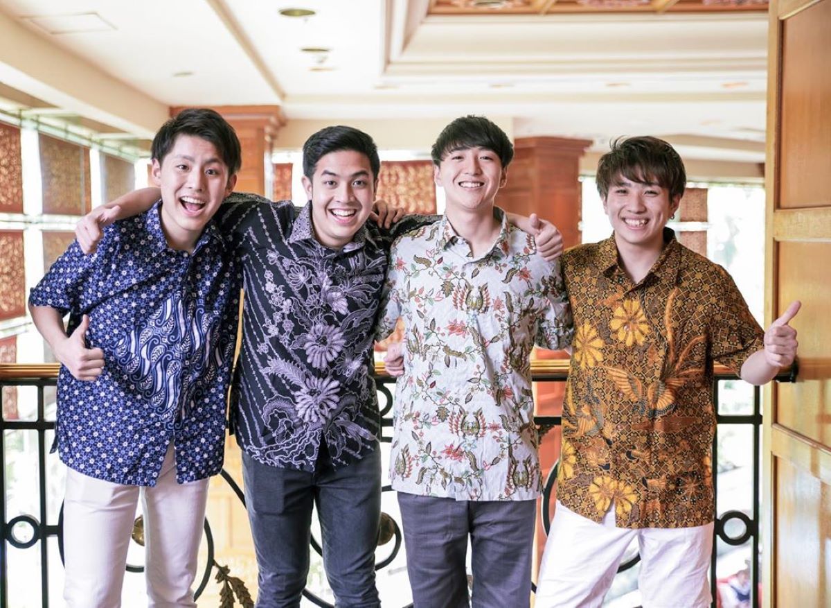 Jerome Polin mengenakan batik
