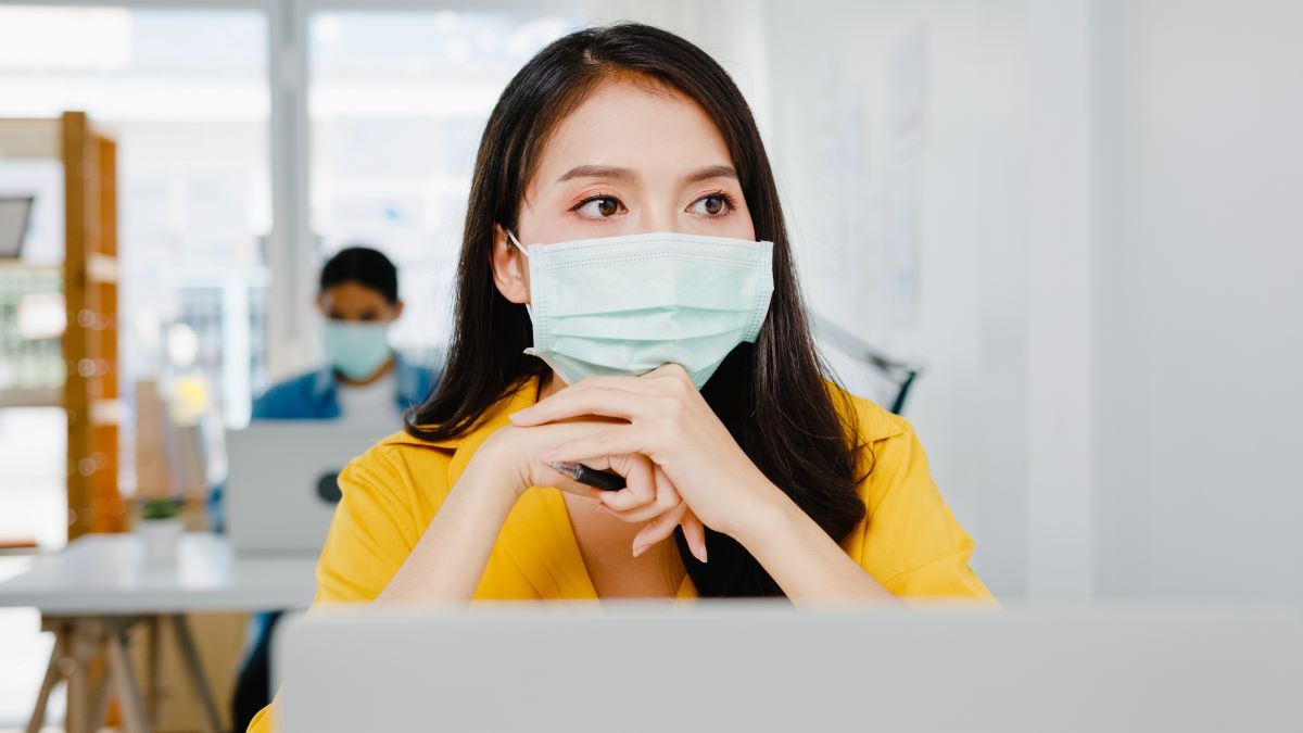 Jangan Anggap Sepele, Ini 5 Tips Lepas dan Pakai Masker Saat Makan di Luar Rumah