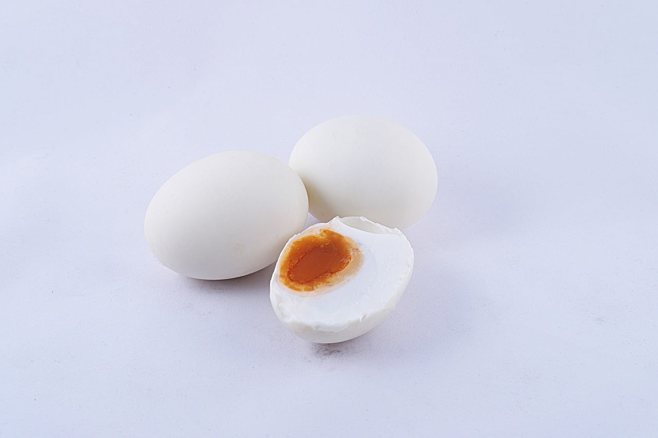 Di Balik Rasa Gurihnya yang Lezat, Ini Bahaya Kebanyakan Makan Telur Asin