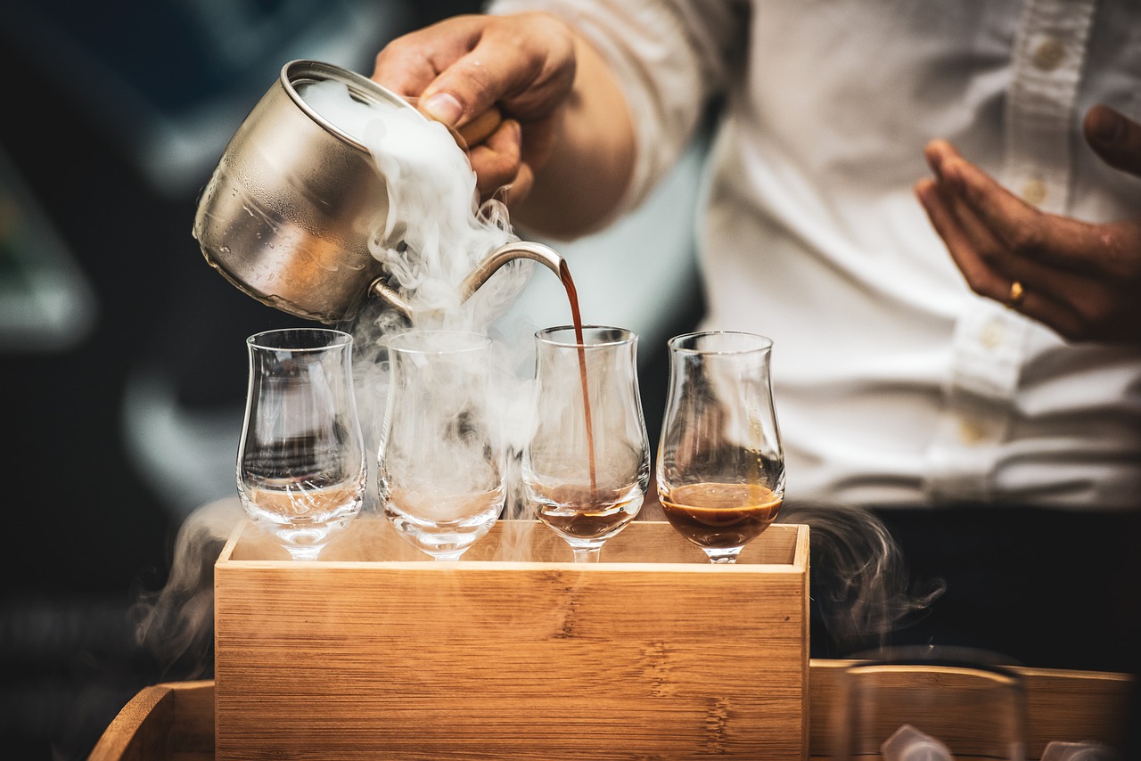 Gak Suka Kopi Hitam? Buat Kopimu Lebih Sehat dengan Cara Ini