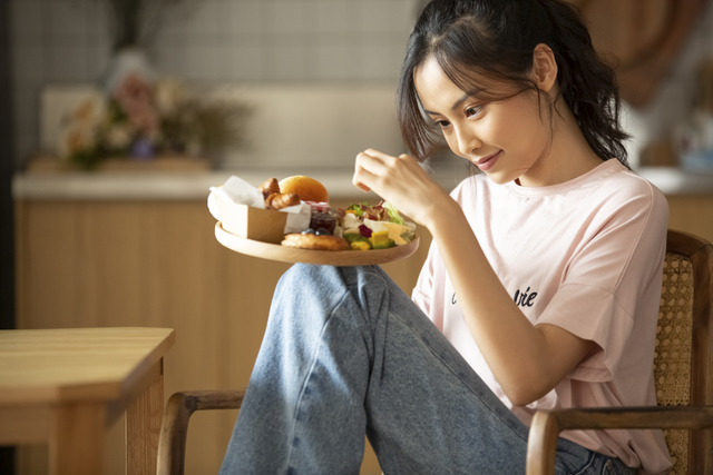 Hindari 5 Jenis Makanan ini Biar Kulit Gak Kusam