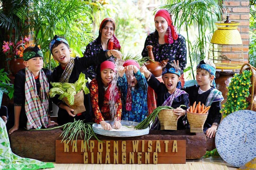 Liburan Edukatif Bernuansa Desa di Kampoeng Wisata Cinangneng