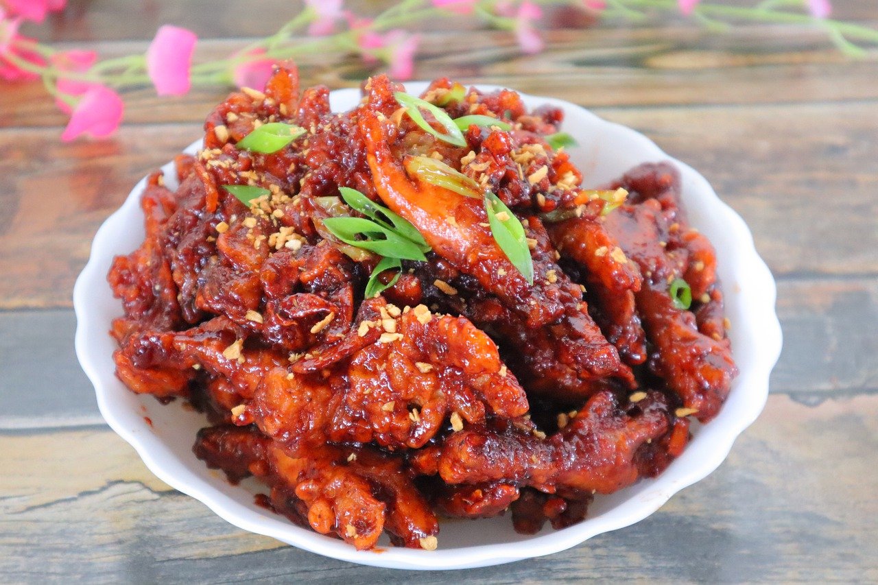 Makan Ceker Ayam, Benarkah Bermanfaat Buat Kesehatan?