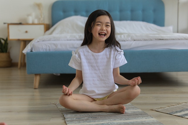 Gak Hanya Orang Dewasa, Anak Juga Perlu Latihan Meditasi! Ini Segudang Manfaatnya