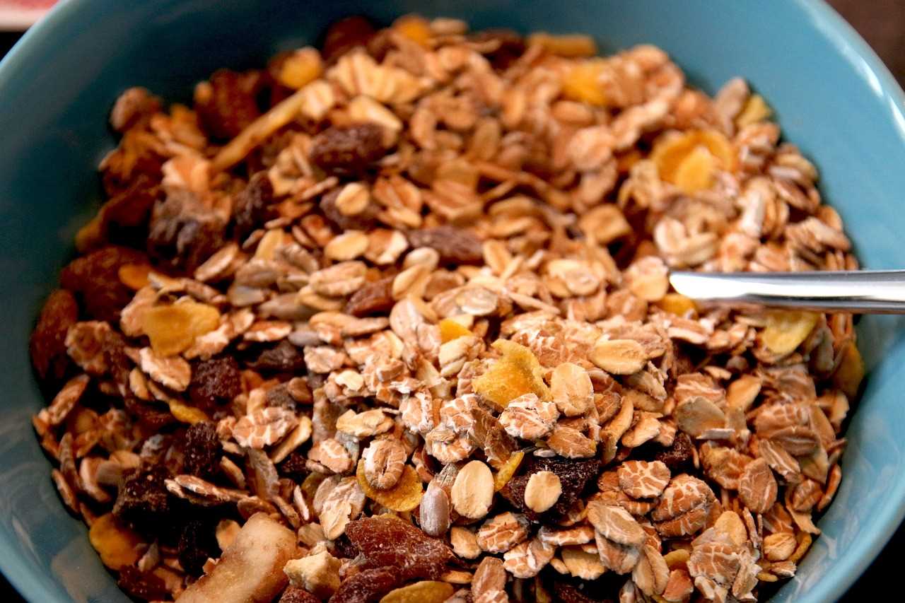 Serupa Tapi Tak Sama, Apa Bedanya Muesli dan Oat?