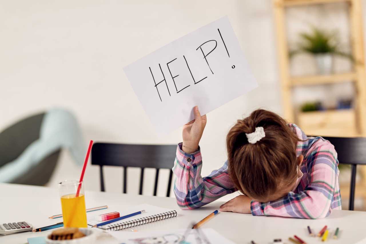 Jangan Dipaksa Moms, Begini Cara Sederhana Hadapi Anak yang Stres