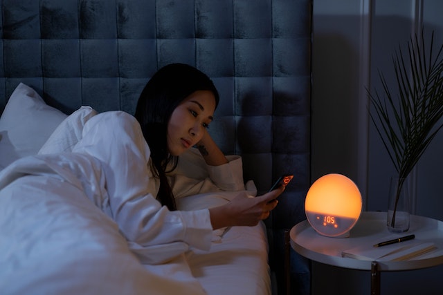Suka Overthinking Jelang Tidur? Ini Cara Mengatasinya